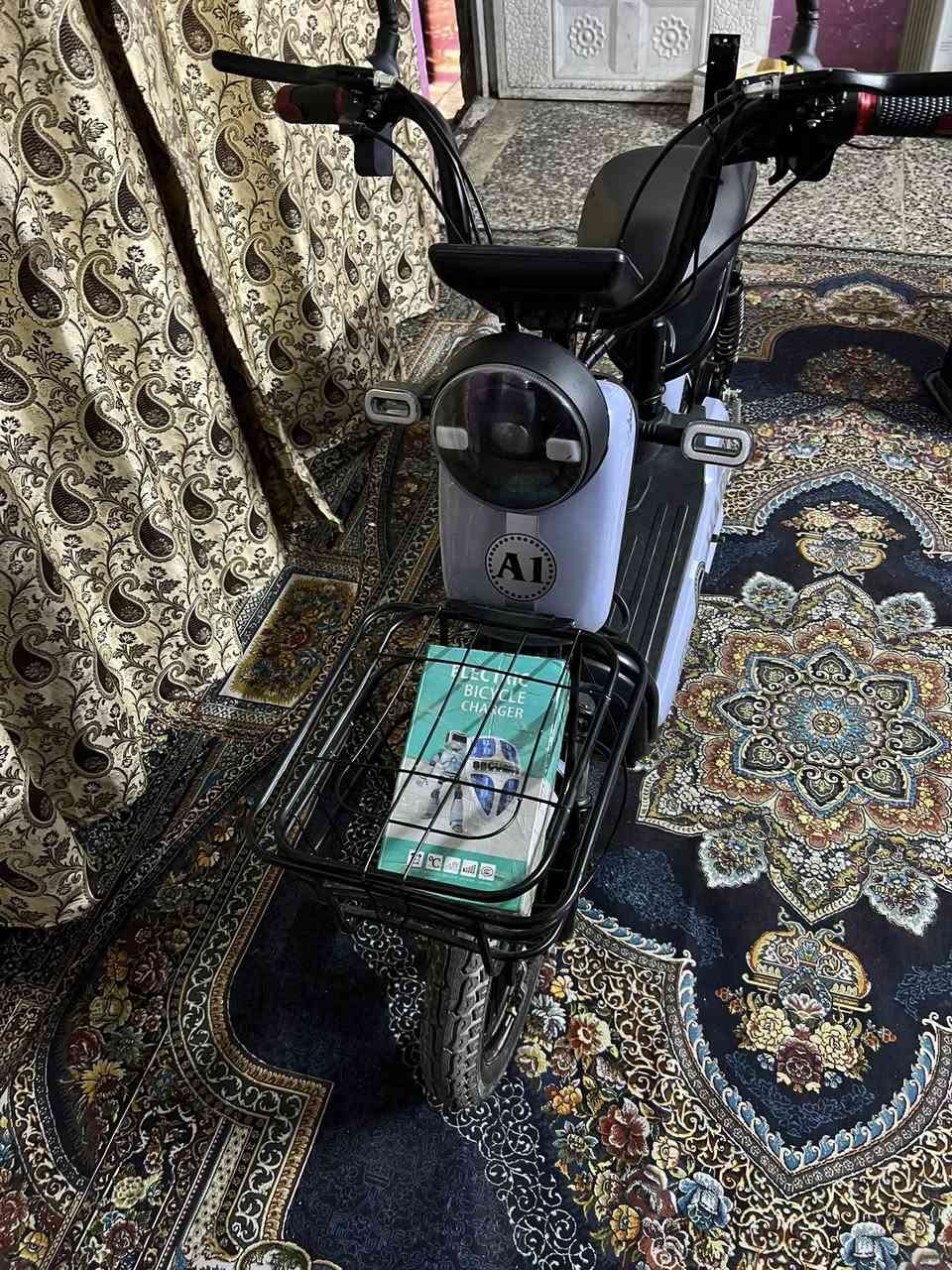 سلام عليكم دراجه شحن جديده بجيس ستخدام كلش كلش كلش قليل كله شغال وضع شركه سعرها 300 فقل من الاخير مكاني بغداد حي البنوك شراي يخابر ***********
