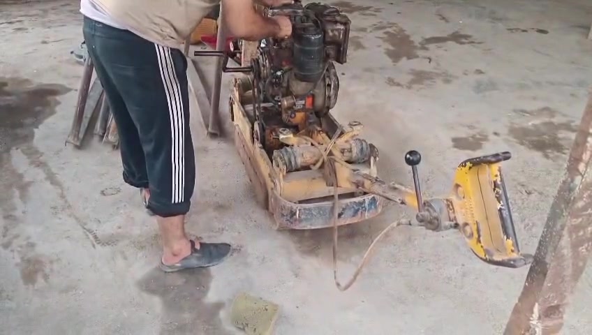 لبيع حادله ربع طن 
نظافة فوك 80 جاهزة للعمل
او مراوس تك روله
***********
