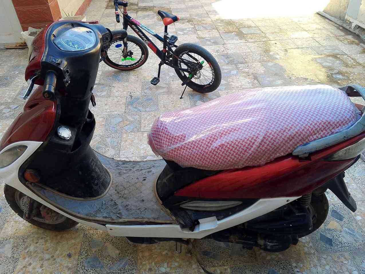 دراجة كامكو جي فور البيع 
دراجة نضيفه دراجة كامله مابيها اي نقص 
العنوان نجف الاشرف حي ميلاد 
رقمي ***********
