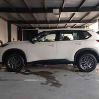 نيسان اكس تريل   موديل 2025 نص مواصفات   سياره خليجي   عدد المقاعد 5  ...