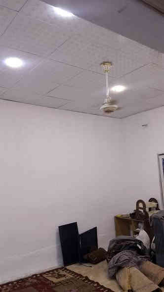 دار زراعي للبيع المساحة 430م ... المنطقة سكنية كل الدور مرقمة وميزانية ماء ومبلطة ومجاري...بغداد جسر ديالى مقابل جامع المهيمن قريب على الشارع الخدمي.. استقبال كبيرة وصالة ومطبخ كبير وغرفتين كبار وترك ومطبخ كبير وحمام غربي داخلي كبير وحمام خارجي كبير وكراج كبير وحديقة مع الحديقة هيكل بدون سقف.. مساحة الهيكل 110 م ومساحة البيت 320 م سعر البيتين معا 110 وبي مجال..منطقة خلف البيوت هادئة امام ساحة...سقف البيت سندويج بنل وسقف ثانوي والارضية بورسلين تركي جديد البيت نظيف *********** واتساب
