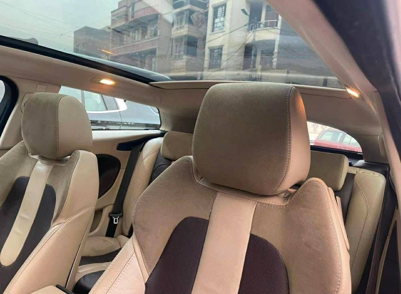 السلام عليكم
رانج روفر ايفوك موديل ٢٠١٣ تك باب
السيارة خليجي وكالة سردار بس بلعراق بيها صبغ  جاملغ عكس السائق بدون دواخل حته كنر الحاملغ ممتاثر وبيها بارد بلهلالات الخلفية بسيط جداً. 
سيارة رقم بغداد دولي  سنوية +  تحویل بشرط

سيارة فول مواصفات

تفاصيل
1_ بصمة
2_محرك 4 سلندر تيربو 
3 تبرید شغال
4_بنوراما على طول القمارة منطية جمالية قوية للسيارة 
6_ تو گلر ( سقف ابيض- بدي اسود)
7_دشبول وبوب جلد
8 - كشنات كهرباء حضن + شاموه وجلد دمج
9_ سماعات ميرديان مع دمامات فيعني سستم الصوت يفلش
10- لدات انارة داخلية متغيرة
11- عدسات زنون
12- تحكم سايرن 
13 كروز سرعة مع زيادة وتنقيص السرعات من المقود
14 - حساسات امامي خلفي مع كامرة خلفية
15 - ويل حجم 20 تو سايز
-16- صدر امامي خلفي بحالة ممتازة
17- سايد بريك بصمة
18- اربع وضعيات قيادة( جبلي- جليد- صحراوي- اعتيادي) 
19 - شاشة اعطال
20_شاشة وسطية بيها مواصفات كلش هواية
21_شفتات ستيرن
22_دبلاتها لوي مو حوبلس ومرغوب لندرة الاعطال
23- بيها ١٢ ايرباك و وسائل امان قوية جداً
السعر ١٢٥ و بيها مجال 
رقم الهاتف ***********
