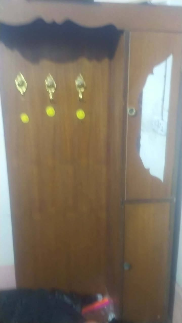 غرفه نجاره للبيع محتاجه شويه ترتيب كنتور 6بيبان سعر مناسب كلش مكان حله شارع 80 مكلفه شراي يتصل على الرقم ***********
