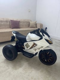 ثلاثي العجلات • قوي • عجلات كبيرة