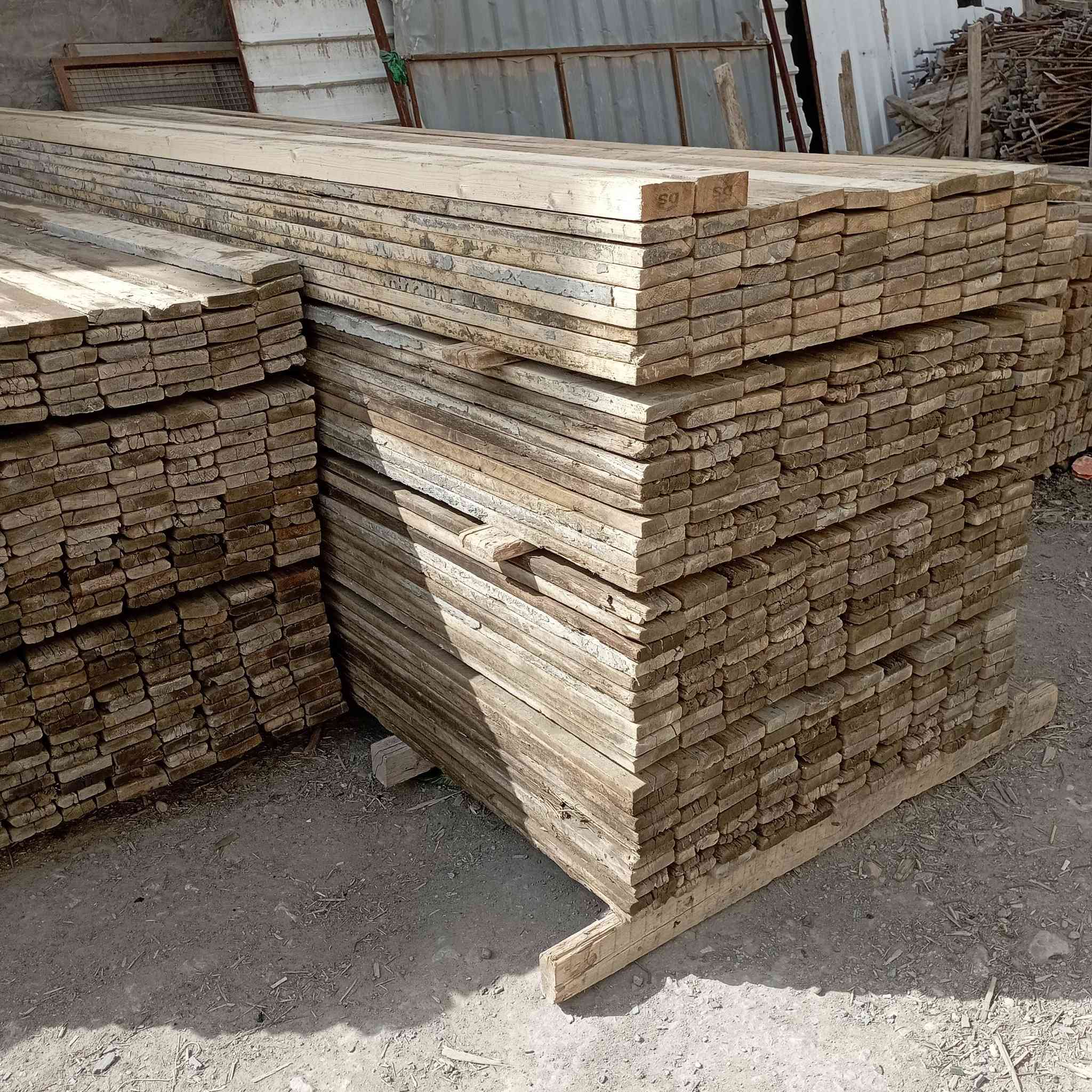 خشب نظيف للبيع روسي تارس 
فقط طوال لوح ٤متر و لوح ٣متر  وسير ٣متر 
العنوان الحلة ***********
