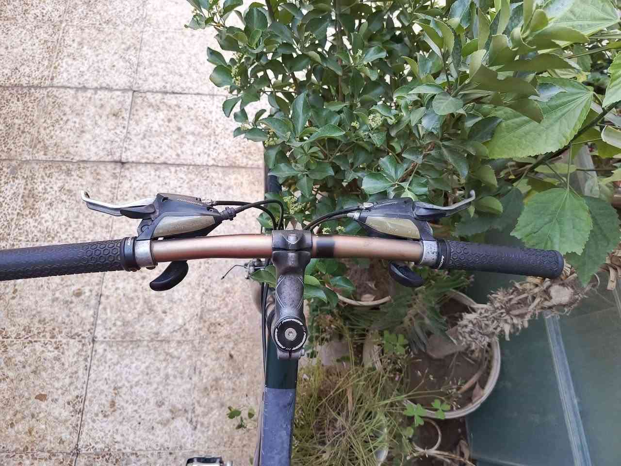 دراجه ماركة #MERIDA  العالميه ماركه غنيه عن التعريف صنع  Germany  ألماني 🇩🇪اصلي
فوول ألمنيوم خفيف جداً لشه مضلع حديث 

سستم شيمانو كاملSHIMANO

بدالات السرعة  8X3  سحب دفع

ستيرن  مختوم ميردا MERIDA

وياله طبقتين  مختوم MERIDA 

مقبظ طبي مختومMERIDA

زوج تايلت جدد

كمبليونات وياله وسرج.  #سعر140 وبي مجال بسيط للتواصل على الخاص


**إذا كنت صاحب هذا الإعلان وتريد حذفه لأي سبب، رجاءا أرسل رسالة إلى الدعم الفني**
