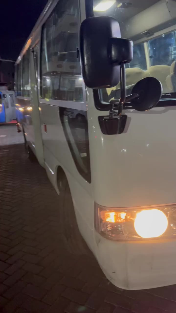 السلام عليكم كوستر 2016باب الحاره سياره خير من الله كير مكينه اكسل كفاله عامه سياره بيهه مكانت صبغ ابيع من جوه الجام السعر 360وبيهه مجال حك الجيه الرقم ***********
