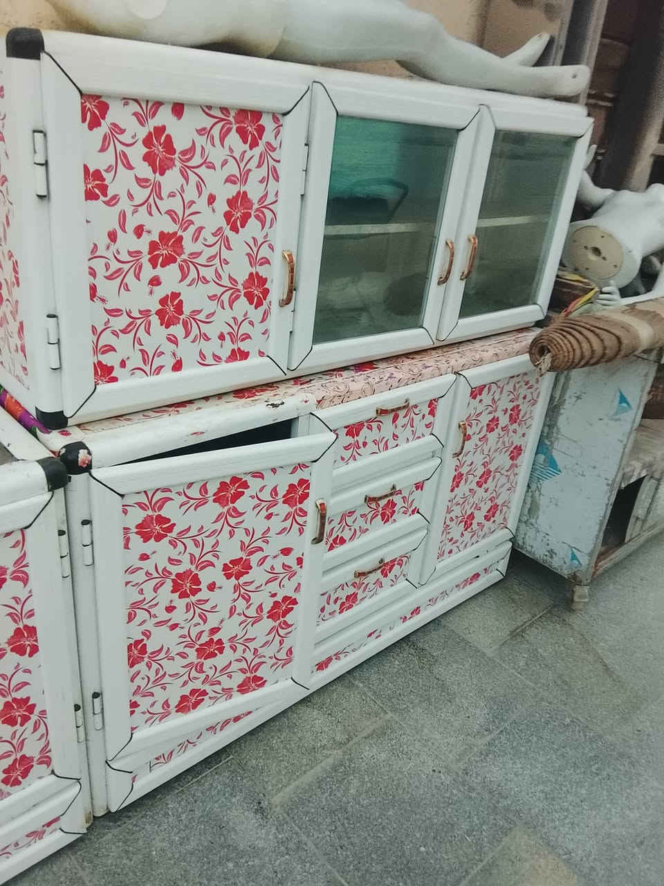 كاونتر 3قطع تفصال نضيف جداا 
سطح , +ملحق.متر ونص+سنك مترين وحوضين 
سعر الطلبوب (225)***********
