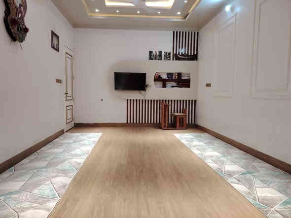 بيت للبيع في حي أور الثانية رقم الموبايل *********** يحتوي على 2 غرف وصالة براني كبير ومطبخ مناور 2 وصحيات داخلي وخارجي السطح شتايكر والأرضية اسباني كراج سيارة كبير السعر خاص
ملاحظة البيت مطلوب إسكان ١٧ تقريبا يستقطع من سعر البيت
