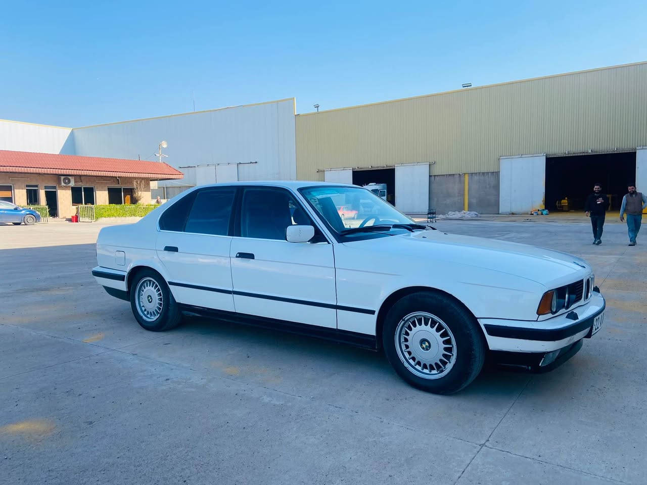 BMW 1992 520i
گێر و مەکینەی بەشەرت
تەبرید بەشەرت
بێ سوبغ
رەقەم هەولێر
نمونەیە لە جوانی 
*********** أربيل, العراق
