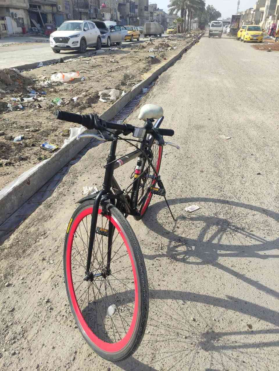 السلام عليكم باسكل للبيع السعر 100وبي مجال البايسكل مابي شي جديد بس الجاملغ الخلفي مكسور  بعد الباسكل كلشي مابي بغداد الدوره ابودشير الشهداء الباسكل كاربون احسن شي هوه الكاربون الرقم ***********موجود بس واتساب ومازنجر
