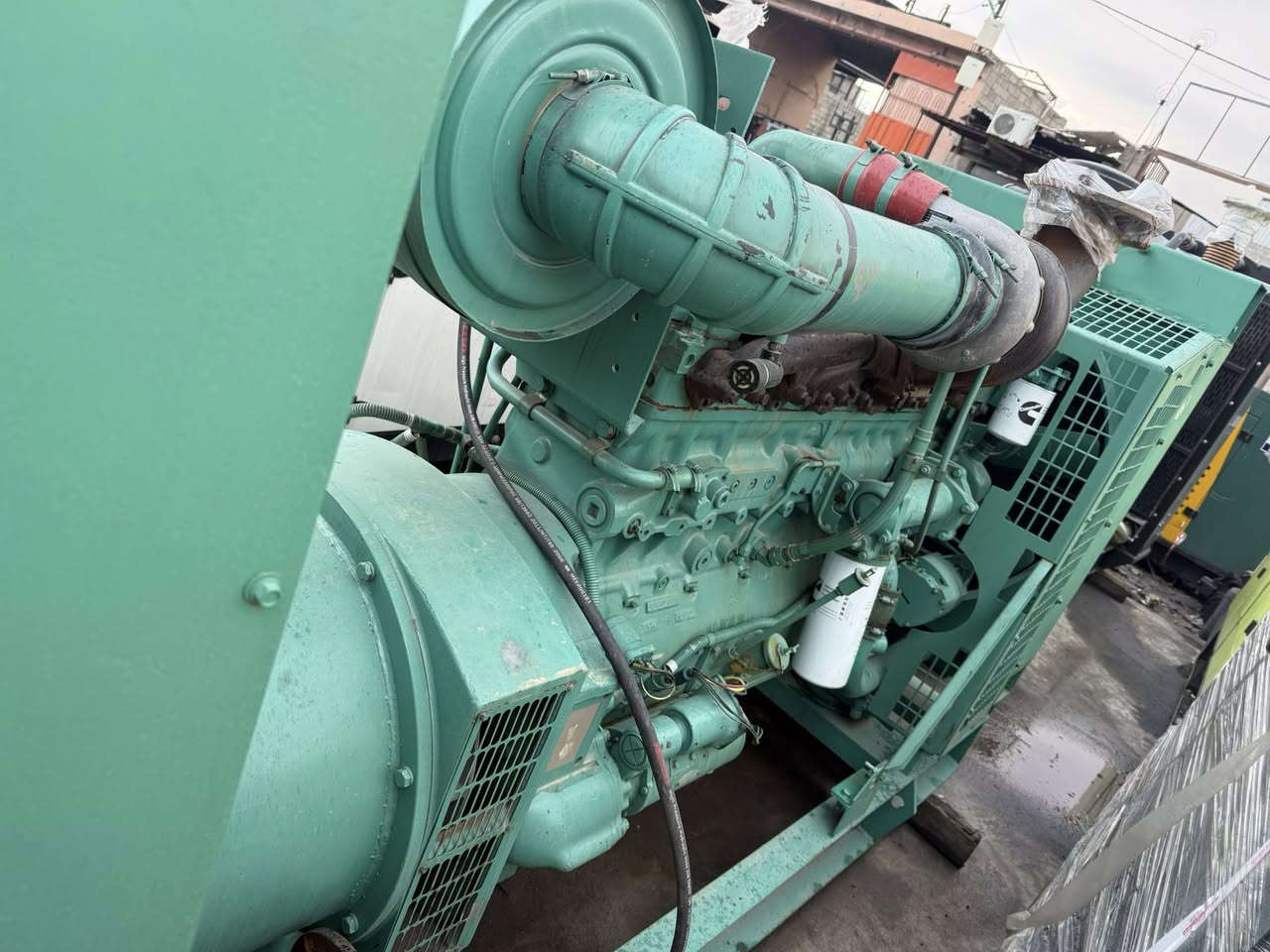 السلام عليكم 
كمنز  أمريكي 5 ونص. انجكتر زيتي 
400kva 
ساعات العمل اقل 500 ساعه 
وضع بلاد شركة  
🚚يوجد توصيل الى جميع المحافظات وبضمان🚚
🚚كياندن هةية بو هةموو شاركان بةكرينتى🚚
 للاستفسار:
 ابو علي 
***********
***********
***********
