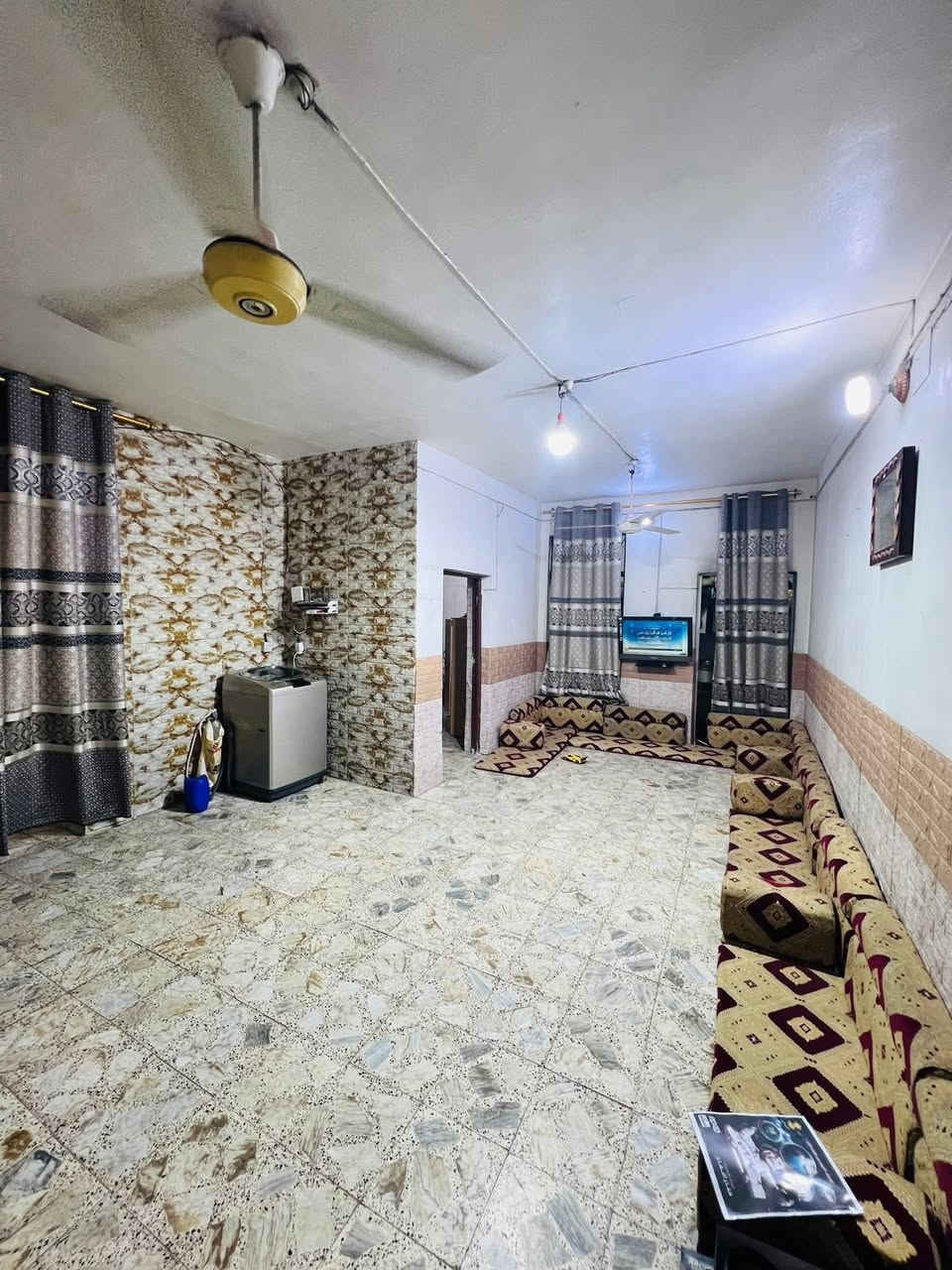 بيت للبيع 260 متر - طابو صرف 

النجف - حي ميسان - قطاع 14 ( على ساحة مشتل )

بناء صب كونكريت مسلح

يحتوي على

3 غرف وصالة واستقبال ومطبخ
وصحيات داخلية وخارجية ومكشوفات وطارمة وحديقة

#السعر 275 مع المجال

للاستفسار *********** مكتب القلعة للعقار
