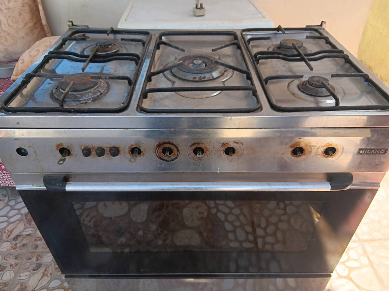 يوجد غساله + طباخ للبيع
غساله ١٠٠ وبيها مجال وطباخ ٥٠ وبي مجال مكان حمدانيه اتصل ***********
