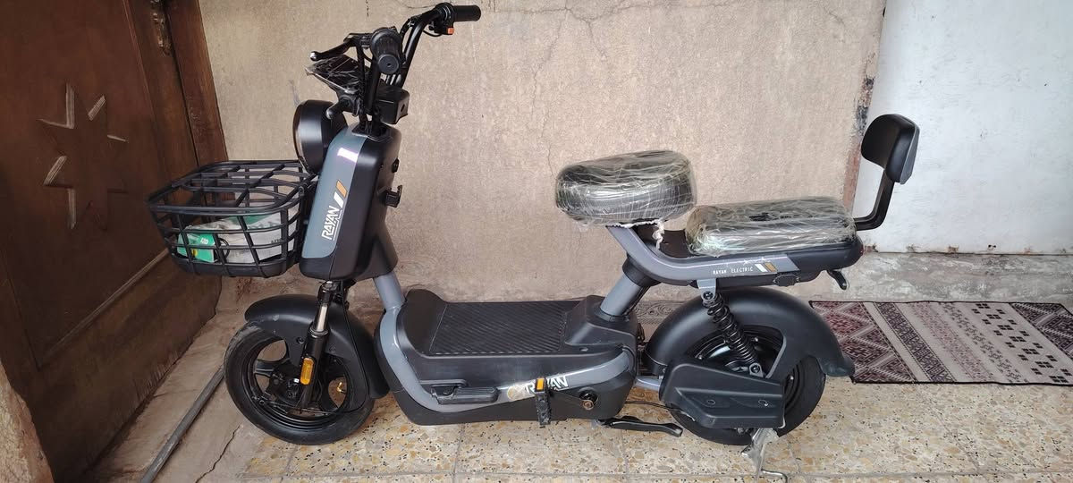 السلام عليكم دراجة شحن للبيع حجم 14 جديدة صالة عندي عشرة ايام  الريان  كاملة مابيهة اي نقص  السعر 290  وبيها مجال مكاني الشعب  الرقم ***********
