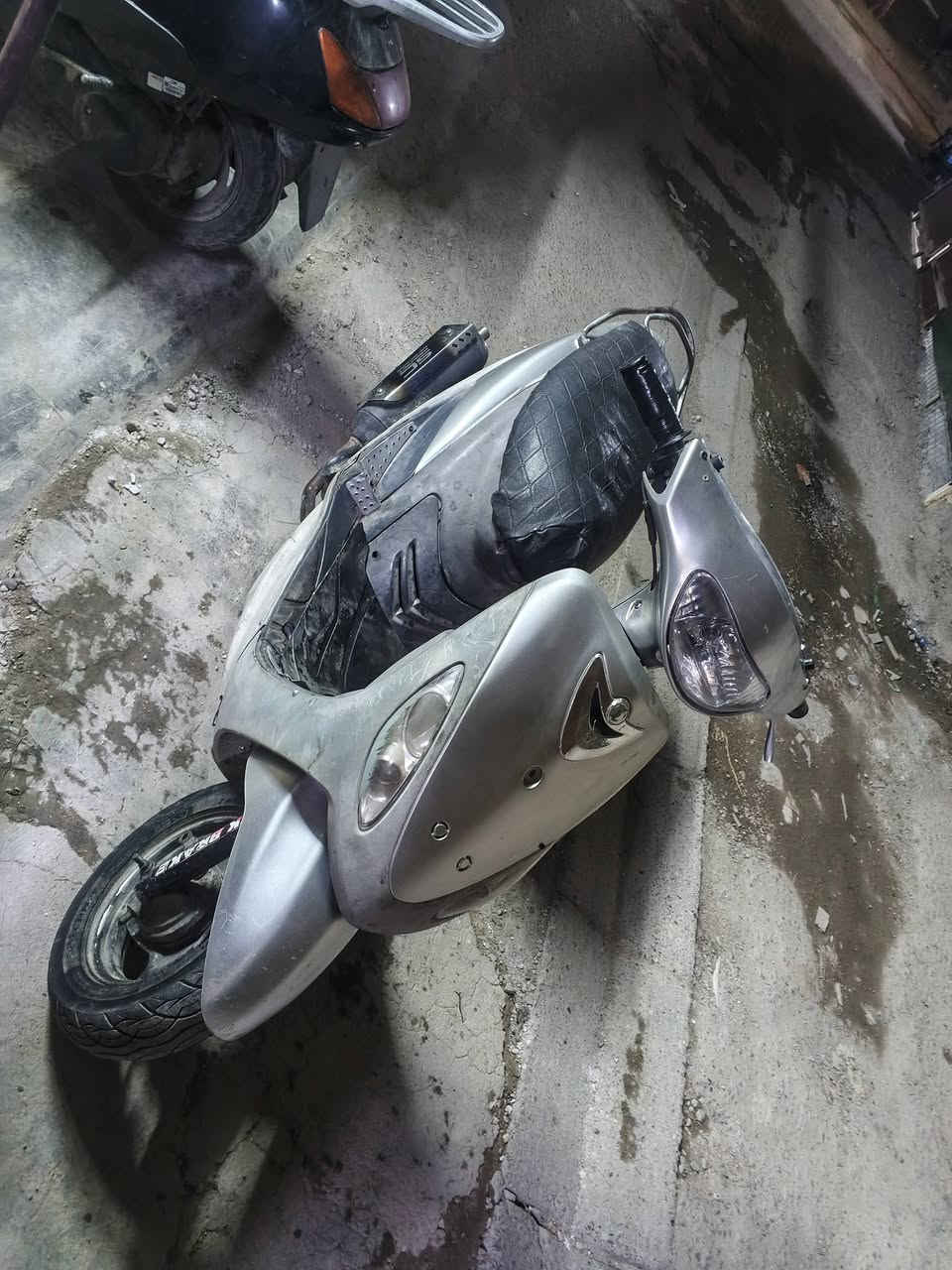 ماكس منغولي بوشه 55 رياضي 
وصلنصه رياضي الدراجه يحتاجلها فقط كلجات امامي هيه تمشي كفرات البلاديه مختمه بس بيها صوت كلجات سعرهن وي شد 20 أو 15
كهربائيات كامله نكره سلف وهندر  لايت عالي ناصي باتري جديد دبلاتها زينه ويحتاجلها جوزه مال تشغيل لان تعلك فقط ب10 الاف يعني بزايد اذب عليها 25 أو 30 ترجع مفوله شلعه تشك الكاع لا نضوح لا تبخير 
يعني جوزه تشغيل ب10 وكلج امامي يطلع صوت يحتاجله تبديل
السعر 380 وبيها مجال بسيط 
مكاني بغداد العلاوي
***********
