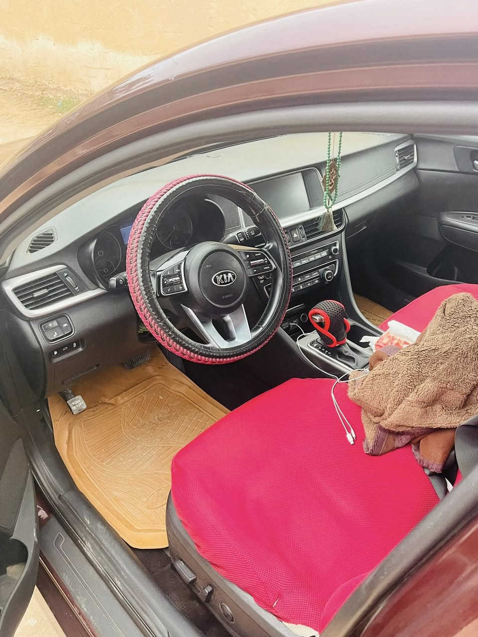 السلام عليكم كيا اوبتيما 2020وارد امريكي  مواصفات  بنراما شاشه كامره حساسات  كشنات كهربائيه انظمة قياده تحديد مسار رقم مثنى معوقين سنه وتصير حره وكاله بسم المشتري مباشر
بيها تبديل بنيد وقبق جنطه وصبغ بالجاملغات الخلفيه سونار مرفق بالمنشور سياره جديده وجاهزه تبريد تدفئه كير مكينه حداديه ماشيه 73ألف 
سعرها 138وبيها مجال عنواني السماوه الرميثه الاستفسار الاتصال على الرقم 
***********
