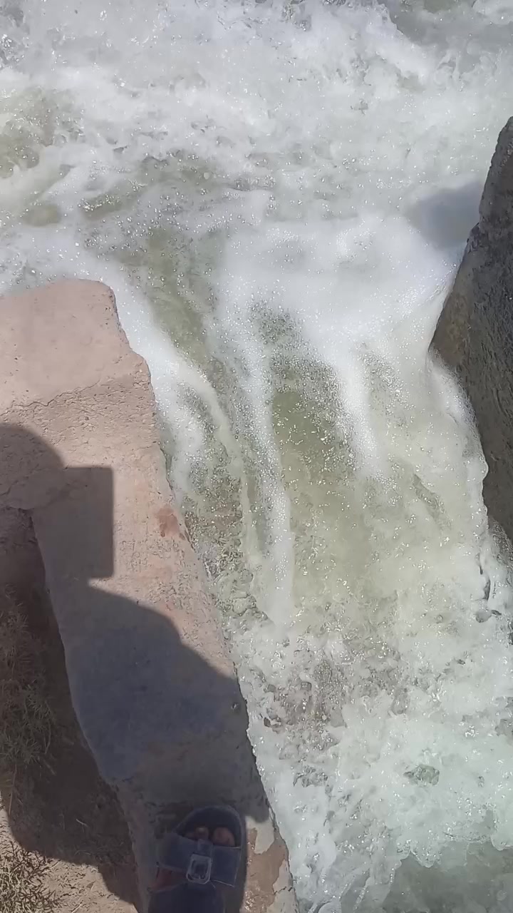 السلام عليكم أرض للبيع طابو صرف للبيع ٥٠دونم تبعد عن نعمانيه حوالي ١٠ كيلو بيها ماء وكهرباء ترهم حقول شارع تبليط بسدرها هذا رقم ***********
