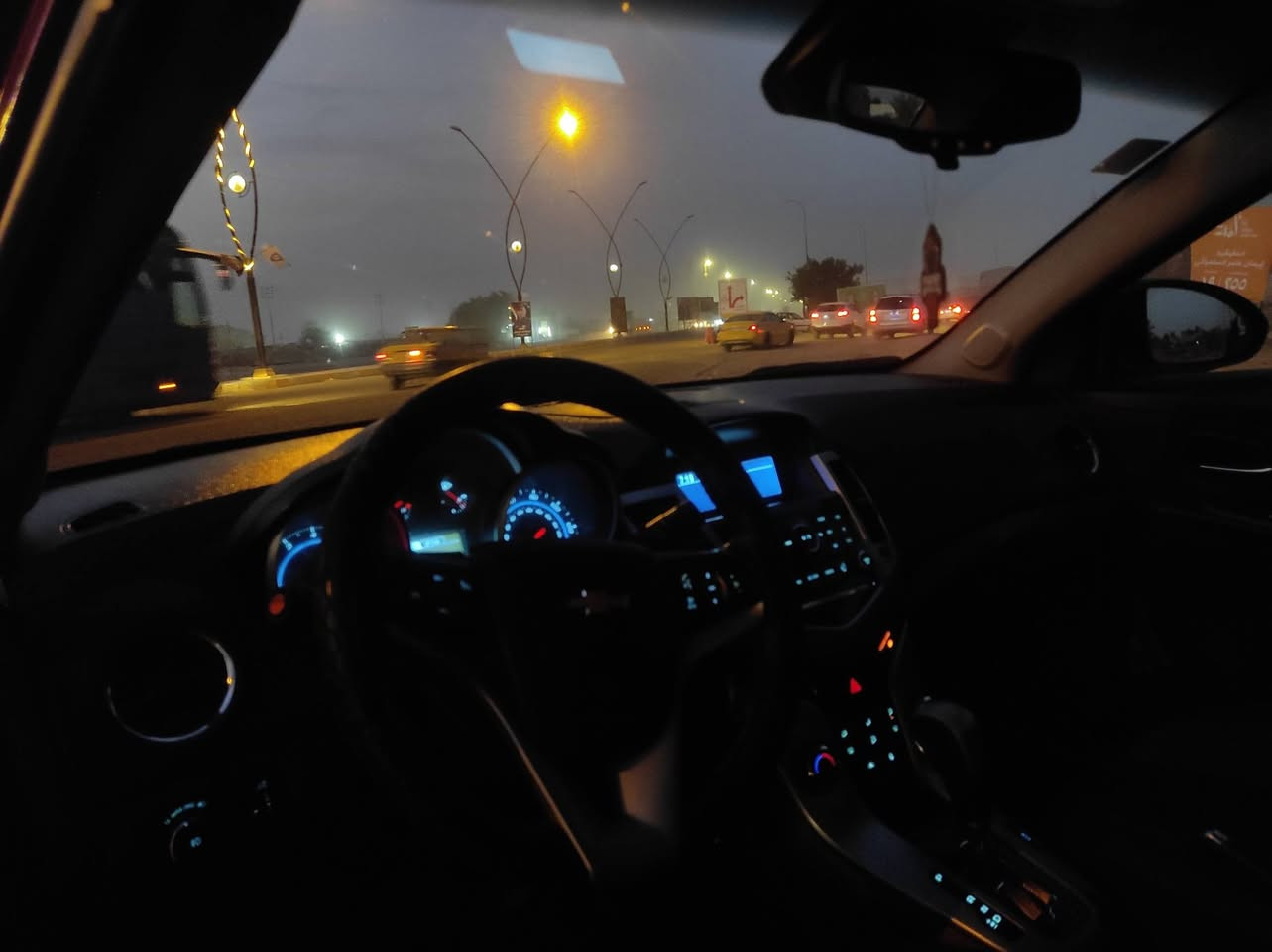 شوفرليت كروز 🇺🇲 موديل 2014 مواصفات
(LT)
تثبيت سرعه 
تحكم ستيرن 
ناطقه
تبريد خير من الله 
تدفئه 
تخم تايد جديد
حداديه خير من الله 

شاشه عطلات (بلاديه)
والسيارة مامتعوبه من البيت للشغل ومن الشغل للبيت 
السياره بأسمي شرط التحويل
السعر((90))
***********
