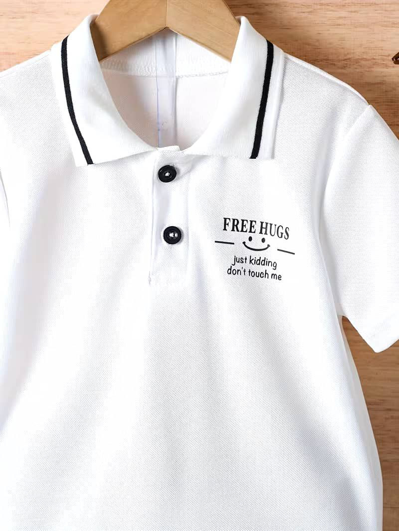 ✨ جديـــــدنا وصــــل ✨
طقم أولادي كاجوال (قطعتين)
طقم أنيق يجمع بين المرح والشياكة، الخيار المثالي لخروجات الربيع والصيف. 👕☀️
التفاصيل والخامة:
 * القميص: بولو أبيض بخامة "بيكيه" باردة وعالية الجودة، تسمح بمرور الهواء وتوفر راحة تامة للطفل.
 * الشورت: جينز أزرق فاتح "دينيم ناعم" مع خصر مطاطي مرن لسهولة الحركة واللبس.
📏 المقاسات: من 4 سنوات إلى 7 سنوات.
💰 السعر بالعملة القديمة: 3500
💰 السعر بالعملة السعودي 22

للحجز/772214645
رابط مجتمعنا واتس 
https://chat.whatsapp.com/BiwH683Ra7O5f1dO5w75uN
رابط قناة واتس 
https://whatsapp.com/channel/0029Vb7c14l0LKZ9sPEY9m0G


**إذا كنت صاحب هذا الإعلان وتريد حذفه لأي سبب، رجاءا أرسل رسالة إلى الدعم الفني**