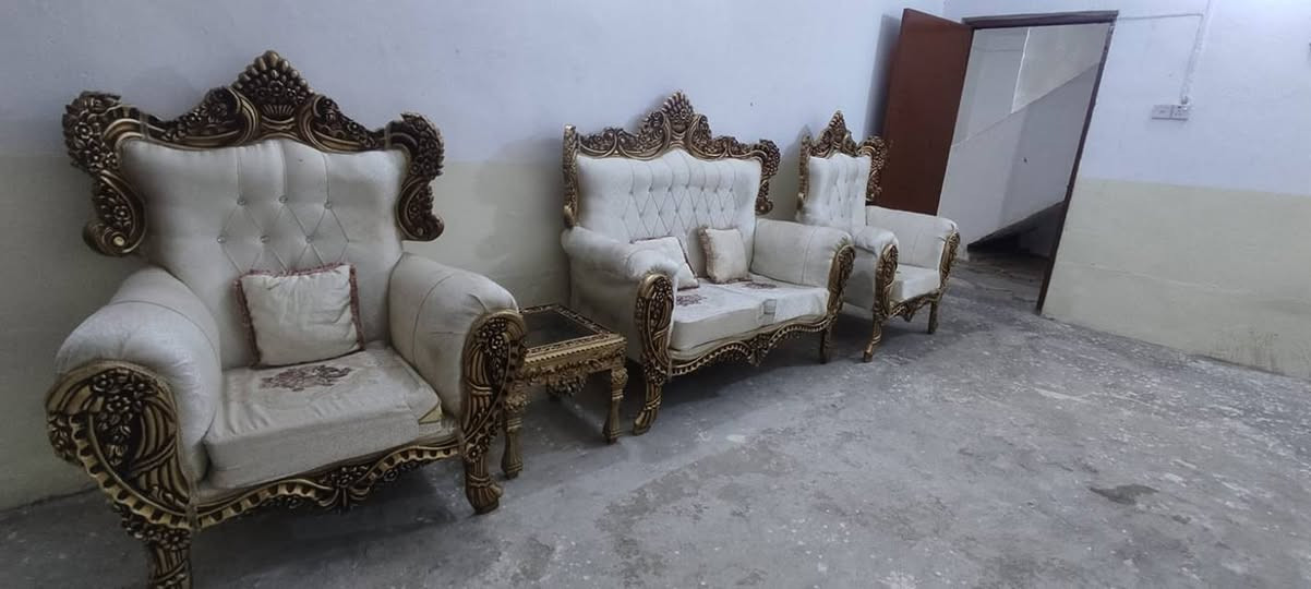 للبيع معه طبلات كبار 
10مقاعد
325
عنوان حي المهندسين 
***********
