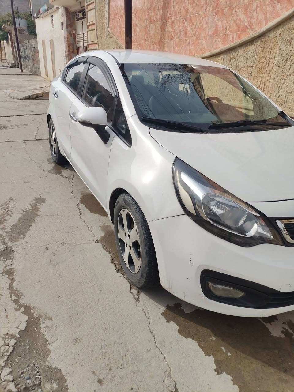 محرك GDI شرط علتبريد بدون دوانز
كير شرط 
تبريد شغال 
طخم نظيف 
تحكمات ستيرن 
كشنات جلد 
مري شفط 
السيارة باسمي 
ضررها السيارة مصبوغه تكسي مال قرار صبغوها خصوصي لان ما تترقم  تكسي
السعر 83
***********
***********
