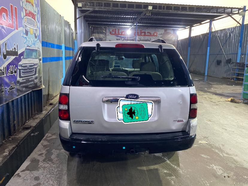 فورد اكسبلور 2007 خليجي
7 راكب 

كير ومحرك خير من الله 

بيها منضومة غاز 60 لتر 

السيارة رقم بغداد (رقم قديم)

بيها بارد من عكس لسايق واضح بصورة 

وبيها شخط بلباب وبيها طخه من وره كلهن واضحات بصور 

بيها ملاحضات للاستفسار الاتصال ع رقم 
مكاني بغداد الدورة 

السعر 85 وبيها مجال 

***********

