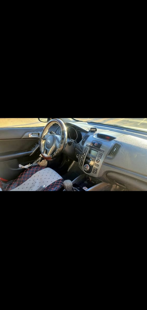 السلام عليكم
سيارة سيراتو 12 واحد على واحد كفاله عامه بأسمنه رقم بغداد مشروع وطني وارد خليجي (غير متواجد على الفيس )
***********
