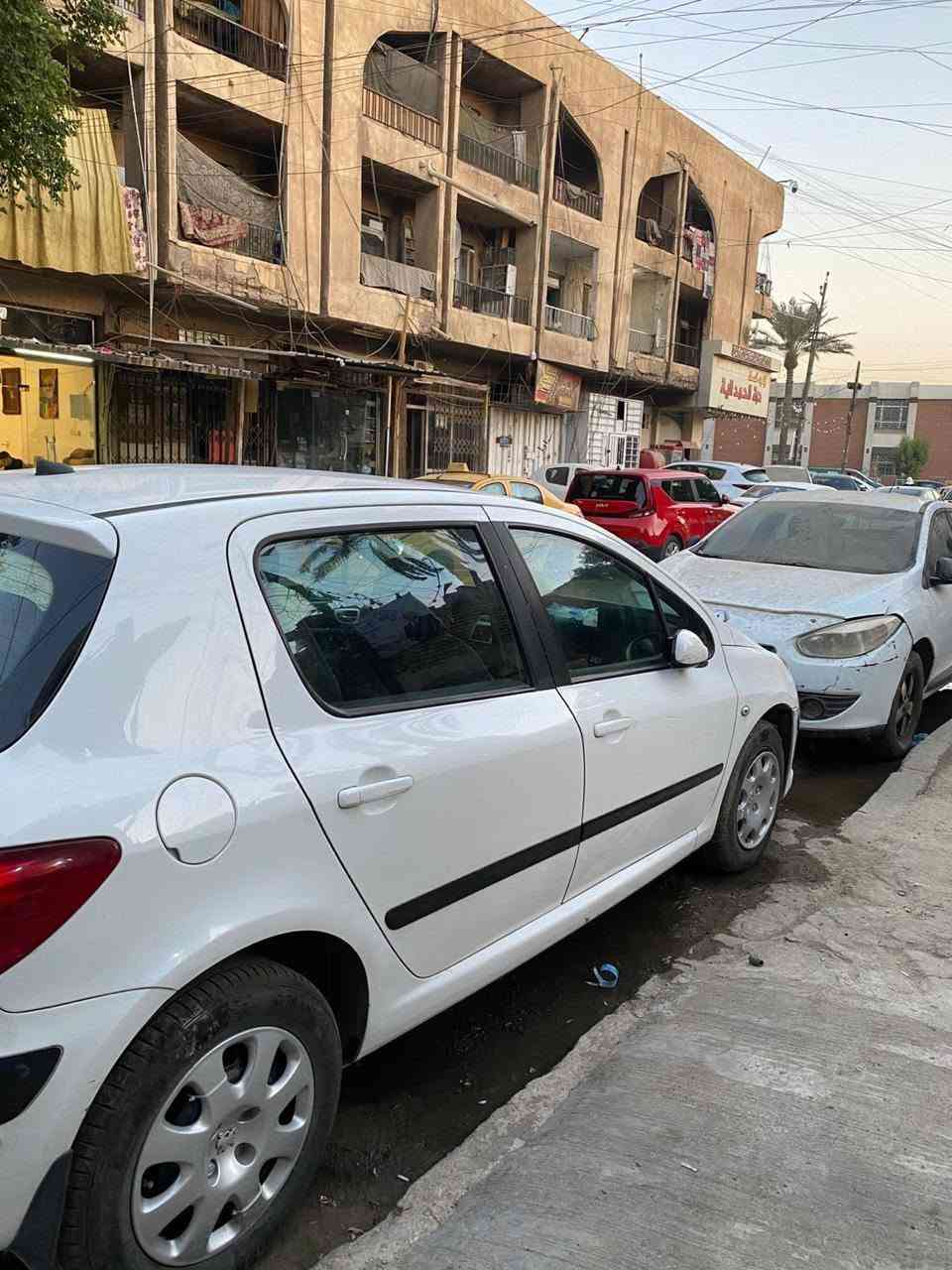 بيجو 2006.. رقم انكليزي جديد.. تبريد شغال
شاشة.. غرفتها جديدة ومرتبة .. سيارة نظيفة ما متعوبة مال عائلة..

السعر.. 55 وبيها مجال.. 

***********
