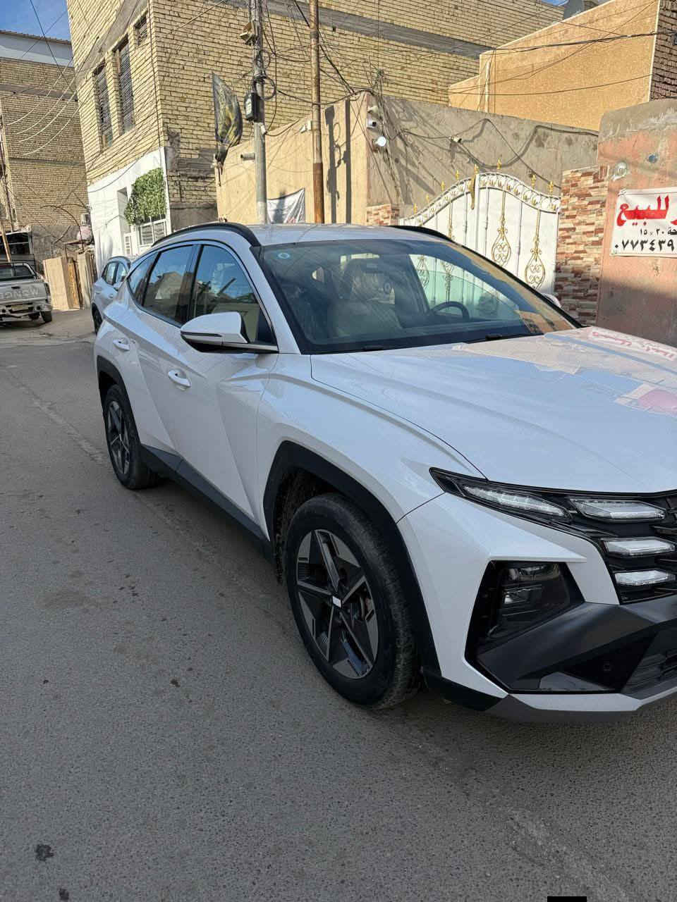 السلام عليكم 
توسان للبيع 
الموديل : 2025
عداد الكيلومتر : 40 الف كيلومتر
المواصفات :
شاشة متصلة
كاميرا خلفية
حساسات خلفية
حساسات امامية
بصمة
ترحيب
تحكم كشنات كهرباء
تبريد كشنات
جنطة كهربائية
والمواصفات الباقية المعروفة

بيها بارد بسيط بالجنطة 
السعر : 222 
مكاني كربلاء 
للأستفسار :  ***********
