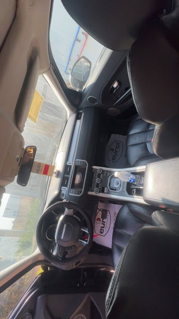 السلام عليكم
رانج روفر ايفوك
موديل ٢٠١٤ فول مواصفات
لون اسود 
عليه تغليف حمايه طافي كاامل
محرك ٤ سلندر 
٢٠٠٠ توين تيربو
 السقف بانوراما 
كشنات كهربائيه
كشنات خزن
تدفئه تبريد بلكشنات الاماميه والخلفيه 
الداخل جلد اسود 
تبريد تدفئه شغال وقطعتين 
اشاره ترحيب بلمري
المري شفط 
الجنطه فتح واغلاق كهربائي
انضمه قياده ٣ 
تحكمات ستيرن
شفتات ستيرن
 نضام سماعات عالمي
بعد بيهه هواي مواصفات ما اعرفهن
سياره ماشيه ١٧٠ كم
حادثه فقط باب عكس سايق بسيط
 مكان سياره  بغداد 
وسياره نضيفه كلشش
ترهم مراوس او بيع بنقد 
***********
متواجد واتساب فقط
