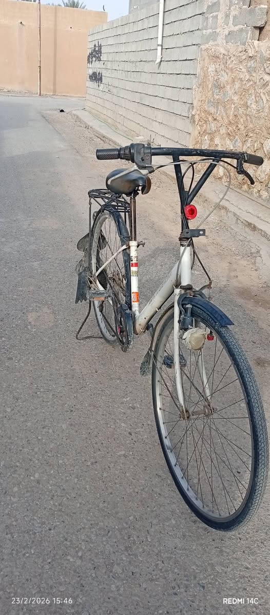 السلام عليكم بايسكل للبيع حجم 27 نضيف تايرات نضيفه سعر 75وبي مجال لطيبين مكاني ديالى  قرتبه شراي يتصل ***********
