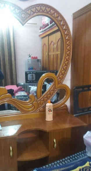 غرفه اخشاب للبيع استخدام قليل سعر ٥٠٠ بيها مجال مكان بعقوبه للاتصال ***********
