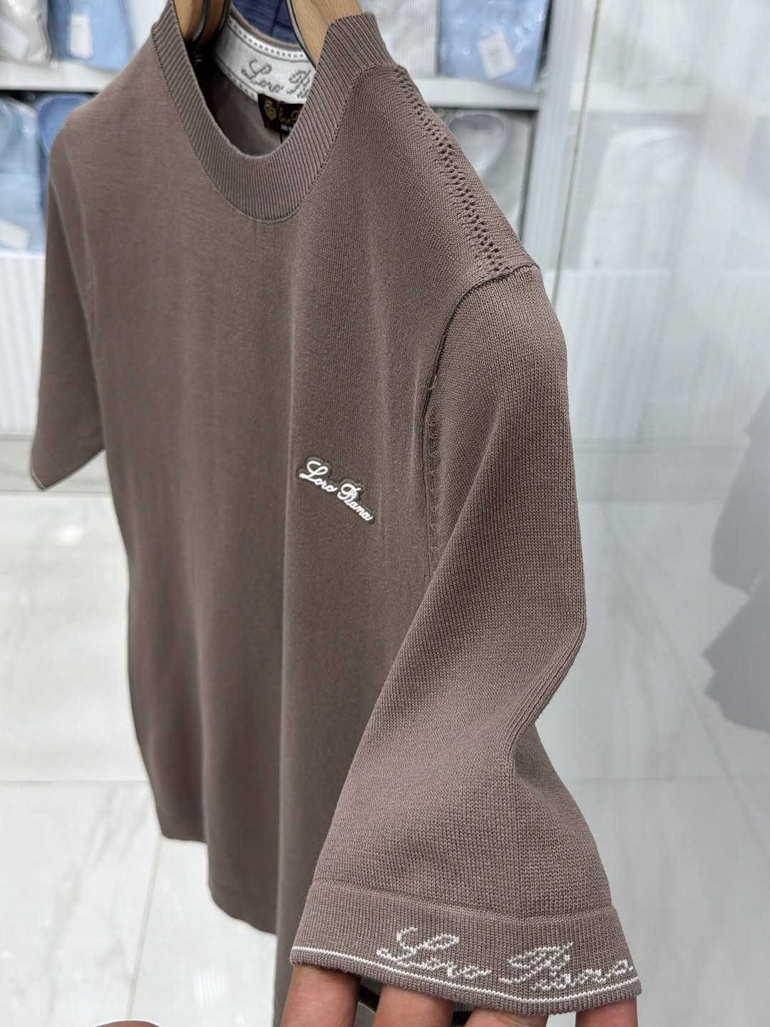 طه العايد 
جودة أنت تستحقها 🤎
تشيرت تريكو قطن قياسات  M L Xl Xxl 
علق بـ تم يوصلك السعر ❤️🌿


**إذا كنت صاحب هذا الإعلان وتريد حذفه لأي سبب، رجاءا أرسل رسالة إلى الدعم الفني**