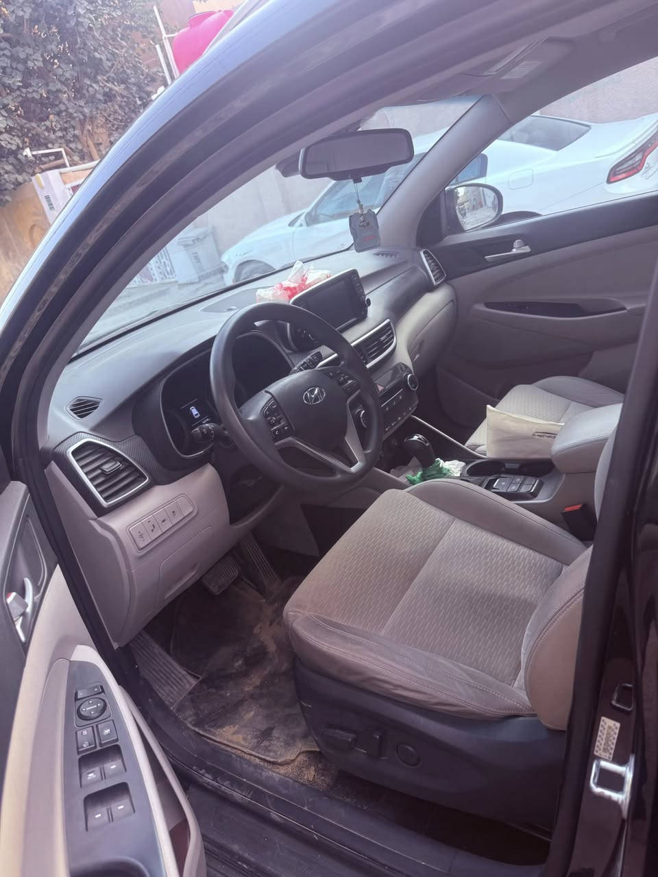 السلام عليكم سياره توسان 2021 سنويه 2028تنتهي مكينه 2000مكان نجف سعره 166بيه مجال رقم تليفوان ***********
