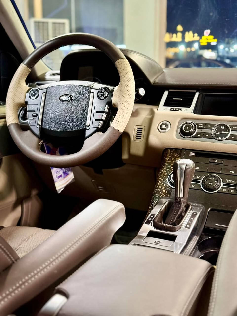 _ اسم السيارة : رانج روفر خليجي  الفئة :       سبورت الموديل : 2013 اللوحة : رقم دهوك وكاله او مداور  ارباك : سليم  عداد المسافه :  175 الف  نوع الضرر :  بدون اي ضرر كفالة عامة  المواصفات............ محرك 8 سلندر   فتحة سقف بصمة تشغيل 4 ابواب بصمة 5 كامرات  حساس خلفي  حساس امامي  نظام جوبلسات صعود + نزول اريل نڤگيشن كشنات جلد كهرباء + تدفئة + تبريد  مساج كشن  ستيرن كهرباء   سستم صوت هارمن كاردن  12 سماعة  تحديد مسار  هاند بريك دگمة خزن ميموري  انظمة تحكم  انظمة قيادة نظام تثبيت السرعة   اهلا ومرحبًا بكم في اي وقت  العنوان النجف الاشرف حي الجامعة مقابل المدينة المائيه السعر 170
للاستفسار ***********
