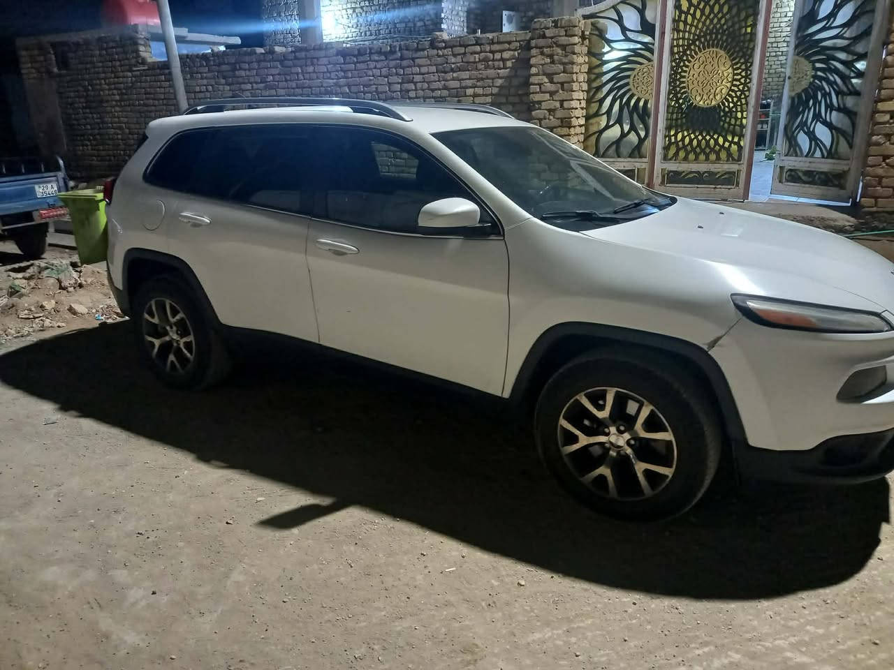 للبيع جيب بزون 2016رقم واسط تحويل مباشر سيارة حادثها جاملغ وبنيد بدون دواخل سيارة استخدم شخصي مكينة 4سلندر 2400سيارة مكينة كير تخم تاير حدادية جاهزة تبريد ثلج مال جناي معروفة موصفات الجيب فور ويل الخ …السعر 120وبيها مجال للاستفسار ***********
