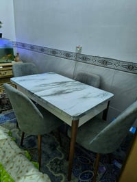 ميز سفرة • ٤ كراسي • نظيف جدا
