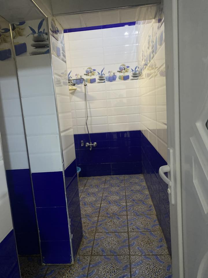 دار سكني للبيع...حي الزهور.قرب  الشارع الرئيسي للبريد.
طابو صرف حر 250 متر ...واجهة 14
يتكون من غرفتين +صالة +صحيات داخلي وخارجية +مطبخ+استقبال+كراج سيارة وحديقة ومخزن خارجي أرضية مرمر تركي سطح شتايكر بناء حديث... للاستفسار الاتصال عل الرقم ***********
