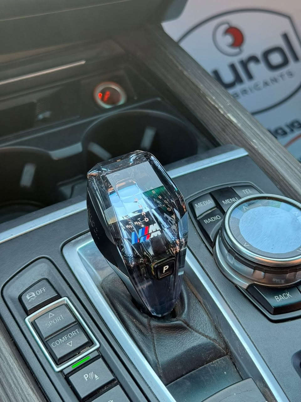 Bmw x5
ماشية 144 حقيقي 
وارد خليجي وكالة العروش🖤
محرك 8 سلندر 5.0
مواصفات فول للاخير
بنوراما
بيبان شفط 
بصمة 
كشنات جلد تحكم كشنات
خمس كامرات دوارة
كشنات تدفئة تبريد
بردات بيبان
دركة كاربون فايبر
كير قبضة كرستال
حساسات امامية خلفية
لايتات LED وزنون
شاشة كبيرة مع تحكم ماوس داخل جلد قرميدي

السيارة مكفولة بدون صبغ فقط بارد بلباب وتحكيل خفيف فقط بدون صبغ ابد بدون دواخل كلة مكفول  
رايدهة ب٢٨ وبيهة مجال شراي ع الخاص تعال


**إذا كنت صاحب هذا الإعلان وتريد حذفه لأي سبب، رجاءا أرسل رسالة إلى الدعم الفني**