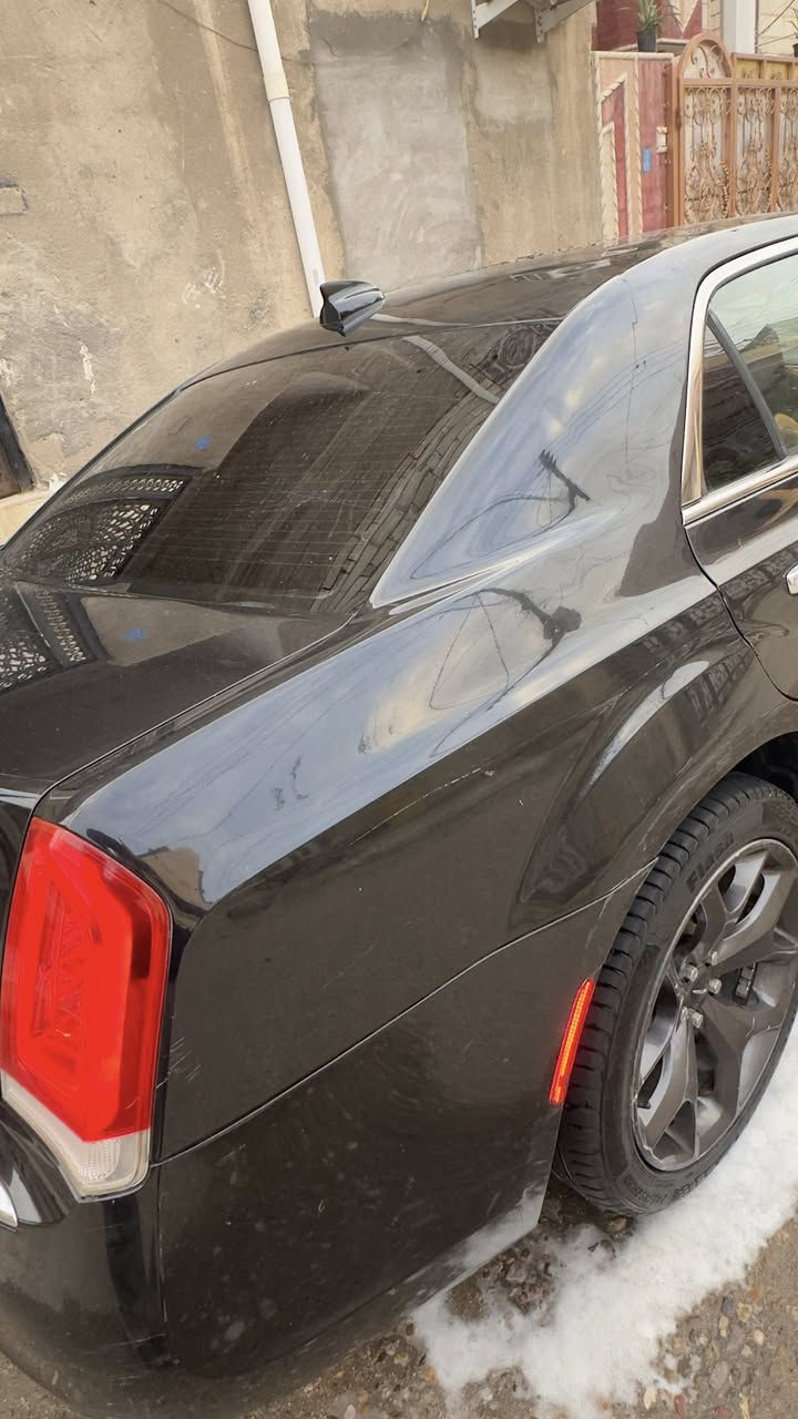 اوباما للبيع موديل 2016 اصل بأسمي شخصياً رقم بغداد مشروع وطني تتحول بكل المحافضات فول مواصفات C 
شاشه كبيره 
كشنات جلد
مري قلاب
دوسه كهربائيه
برده خلفيه
داخل لون عسلي
باقي الواصفات معروفه 
تخم تاير جديد ويل كب حجم 20 الاصلي
لايت زنون شمسي
مكينه 3.600
حدايه جديده
كير جديد
كهربائيات شغاله
تبريد ثلج 
_________
صور الحادث موضحه بالمنشور
القماره نصها بيها صبغ والنص الثاني مابيها شي
والجاملغ والبنيد بيهن صبغ والباقي مكفول
للتواصل *********** بي واتساب 
السعر 170 وبي مجال
