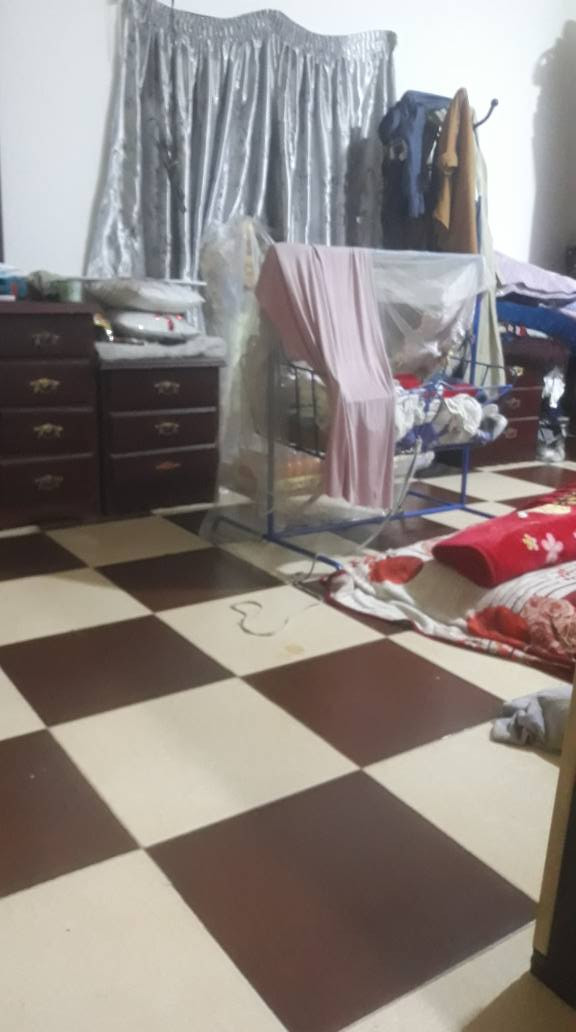 بيت تجاوز للبيع يتكون من غرفتين ٥*٤وصاله ٥*٦وديوانيه ٤*٧ ومطبخ ٤*٥ وحمام داخلي  وخارجي وطارمه شتايكر وترك ع طول البيت عرض ٣م وترك خلف البيت ع ١م  السسقف كونكريت والبيت كله سيراميك ارضي وجداري والماي حلو والكهرباء خطين وطنيه العنوان بديه الجبيله شارع المفتيه قرب معمل الغاز رقم الهاتف ***********    السعر ٣٥ وبي مجال البصرة, العراق
