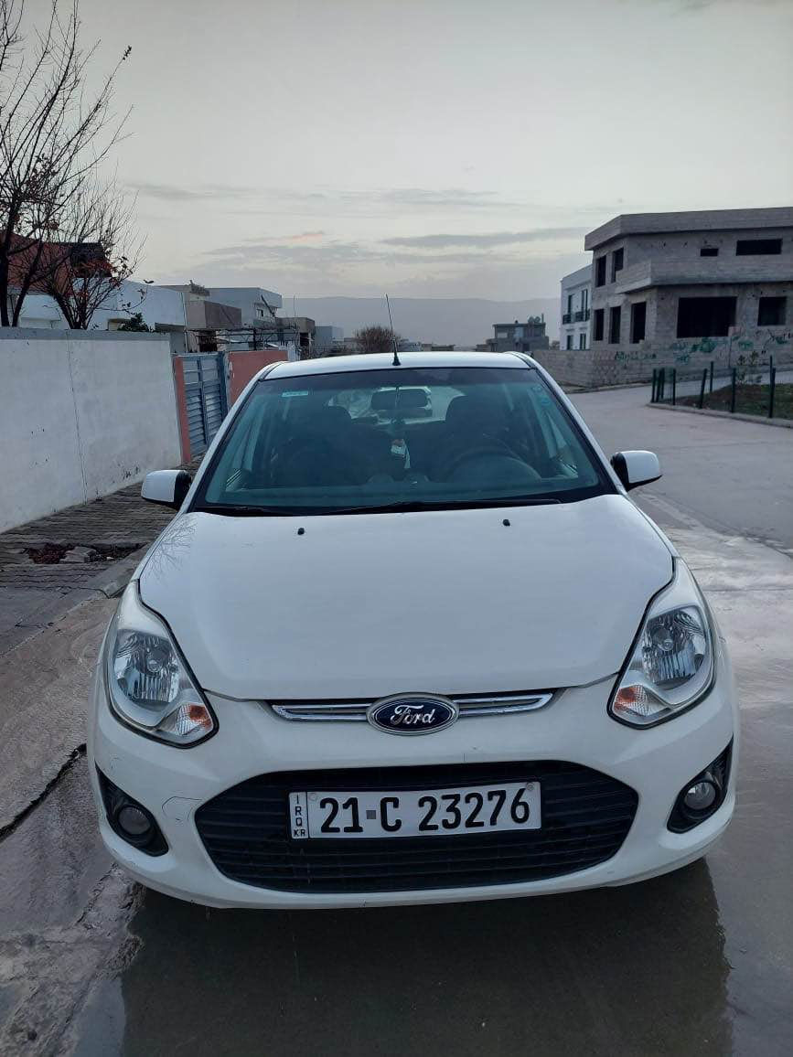 فورد فيگو موديل 2015 
135هةزار روشتوة بةشةرتي گيرو مةكينة 
سةيارةيةكي زور جوانو تندو تولة 
سةنةوي تا 2029 تازةية 
سونةرم داناوة 
نرخ 88 معامةلة 
*********** السليمانية, العراق
