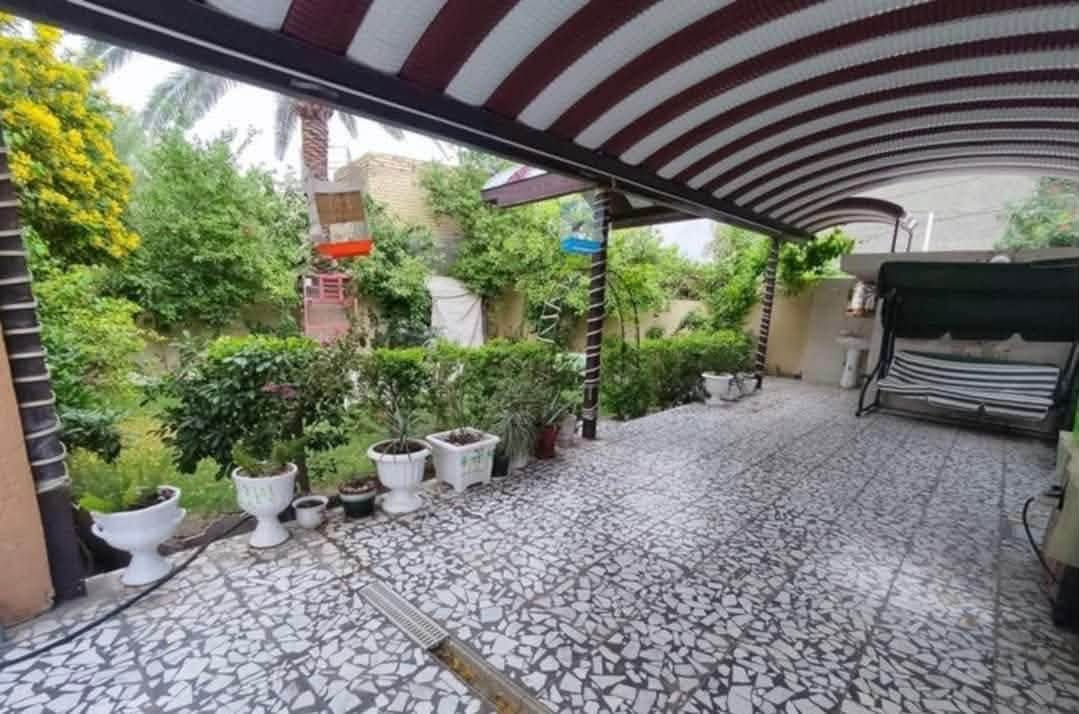 السلام عليكم

📍 فرصة عقارية مميزة –

🏡 النوع:  دار سكنية

📐 المساحة: المساحة الكلية 360 م مشيد دار مساحة 200 متر طابقين اربع غرف 3 مناور 3 مجمعات صحية والتفاصيل موضحه بالصور

💰 السعر: (350 مليون قابل للتفاوض)

✨ قطعة مميزة بموقع استراتيجي في منطقة التقسيم الاول مقابيل النجدة النهرية بالقرب من جسر بتة 

📞 للاستفسار والمشاهدة: اتصال ☎️ ***********

🏢 مراجعة المكتب:

.لمن يرغب في عرض عقاره مراسلة الصفحه

