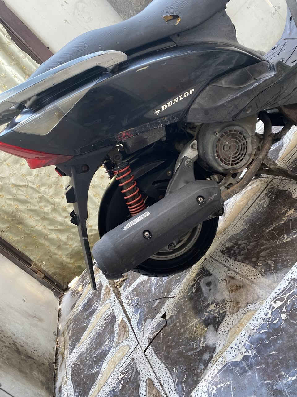 السلام عليكم دراجه ماكس ثعلب سرعه ١٤٠ للبيع الدراجه على وضع الرمبه ملحه شلعه ومعدل تاكل الشارع مختمه ختم واحد كهربائياته شغاله نكره سلف وهندر بكل وكت السعر٥٥٠ الرقم ***********المكان حي الجهاد
