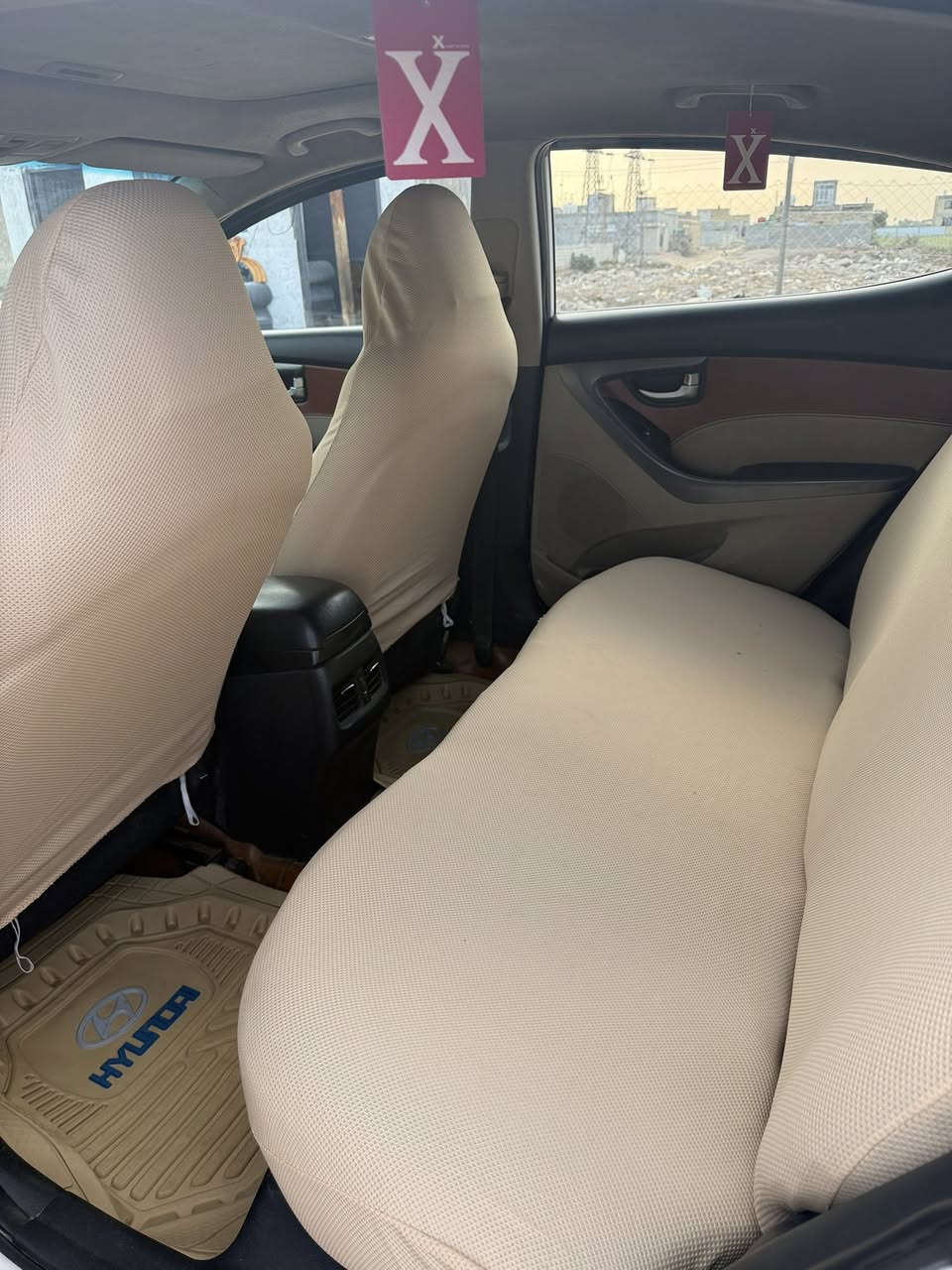 سوناته للبيع موديل 2016 رقم بغداد نكليزي صبغ بس حزام جماليه تحويل ثاني يوم محرك 1800 كير مكفول تخم تاير باتري جديد حداديه جديد تاخذ السياره ماتخسر عليه الف دينار 
تتصل بيك خير وتدلل *********** راهي ابو علي 
المكان النجف الاشرف 
ناحيه القادسية
