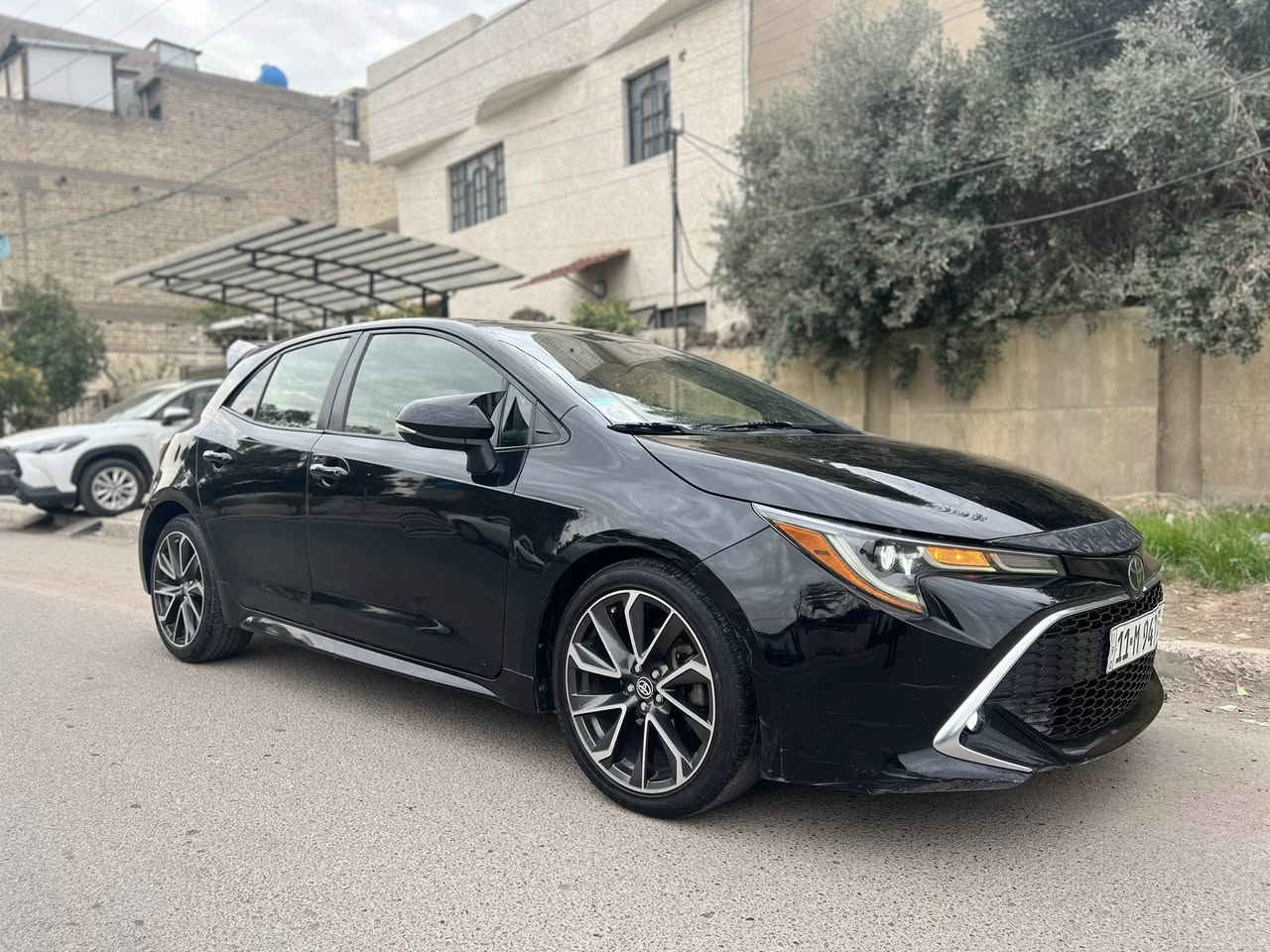 السلام عليكم
كورلا هاج باك فئة XSE 🚀
رقم بغداد / السنوية باسمي
ماشية 90،000  كيلو وليس ميل
 محرك 2.0 //168h.p  200n.m  

كير عادي 6سرعات عدا الR 

فول مواصفات 1/1 💢
 🎈10 air bags
🌀قيادة ذاتية تحديد المسار 
🌀رادار توقف ذاتي تنبيه ماقبل التصادم 
🌀مثبت سرعة 
🌀زر imt لتسهيل التنمير 
🌀هاند بريك بصمة
🌀اوتو هولد Hold 
🌀شاشة وسطية الcarblay+ android auto مع كامرة خلفية
🌀شاشة امامية عداد رقمي تكدر تغيرة الى اي شكل  
🌀كشنات جلد شكل ريكارو + مقعد السائق كهربائي بالكامل 
🌀نضام مراقبة النقطة العمياء 
🌀نضام تحديد المسار والتنبيه 
🌀بصمة تشغيل 
🌀5 بصمات أبواب
🌀سقف بلون أسود شامواه ◾️
🌀جميع الجامات auto 
الشكل الخارجي🥇
🌀جميع اللايتات الأمامية والخلفية والجانبية (LED◽️) بلادي
🌀شباك أسود رياضي 
🌀جناح خلفي (سبويلر) + سستم مرايا شبح +سستم يدات 
🌀صالنصات تصميم رياضي فتحتين 

♦️الضرر ‼️ 
باب الصدر + حافة الجاملغ الأمامي من جوة 
صور الحادث موجودة 
وبيها اثر حالوب ميبين ب الصور +  طخة بالدعامية موجودة بالصور ممسويها

ملاحظة📝البنيد سابقا مغلف ppf  ولغيتة 

إستهلاكياتها المبدلهن ومحاسبهن ع فلوس السيارة 😇😂
(((شمعات + طوبات +روس رواط + جامة امامية+ اذن محرك + ماسحات امامية وخلفية+ عبوة فيتبم أصلية 🇯🇵dinson+ دسكات )))

رقمي *********** 📞 متوفر واتساب

اسيا ***********
