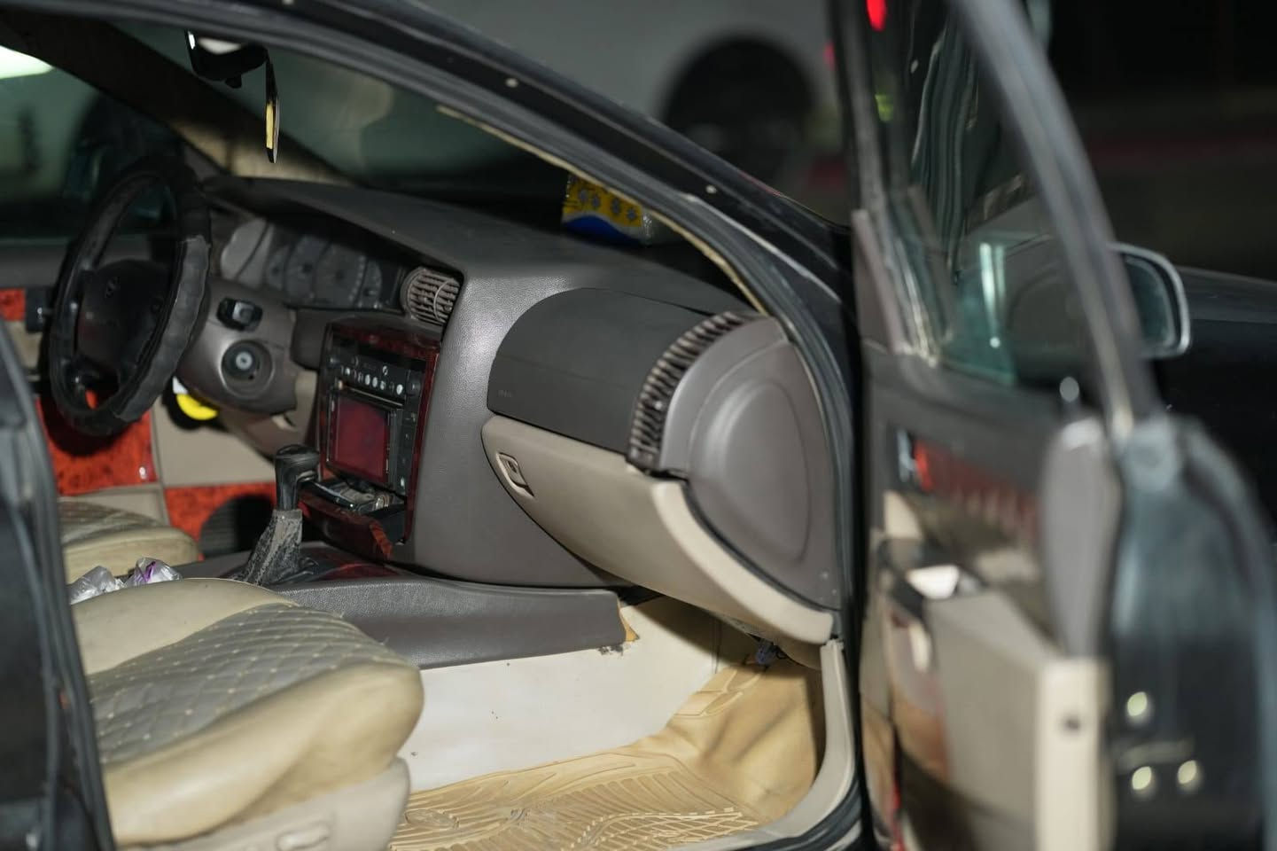 السلام عليكم ورحمة الله وبركاتة  السياره للبيع اوبل اوميكا موديل 2000كير توماتيك تبريد شغال شرط كير ومكينه كشنات جلد تدفئه بالكشن مواصفاتها حلوة و سياره مناقصها شي سعرها 48 شرط التحويل  بيع مستعجل وبيها مجال  حك الجيه للتواصل عبر الرقم ***********
