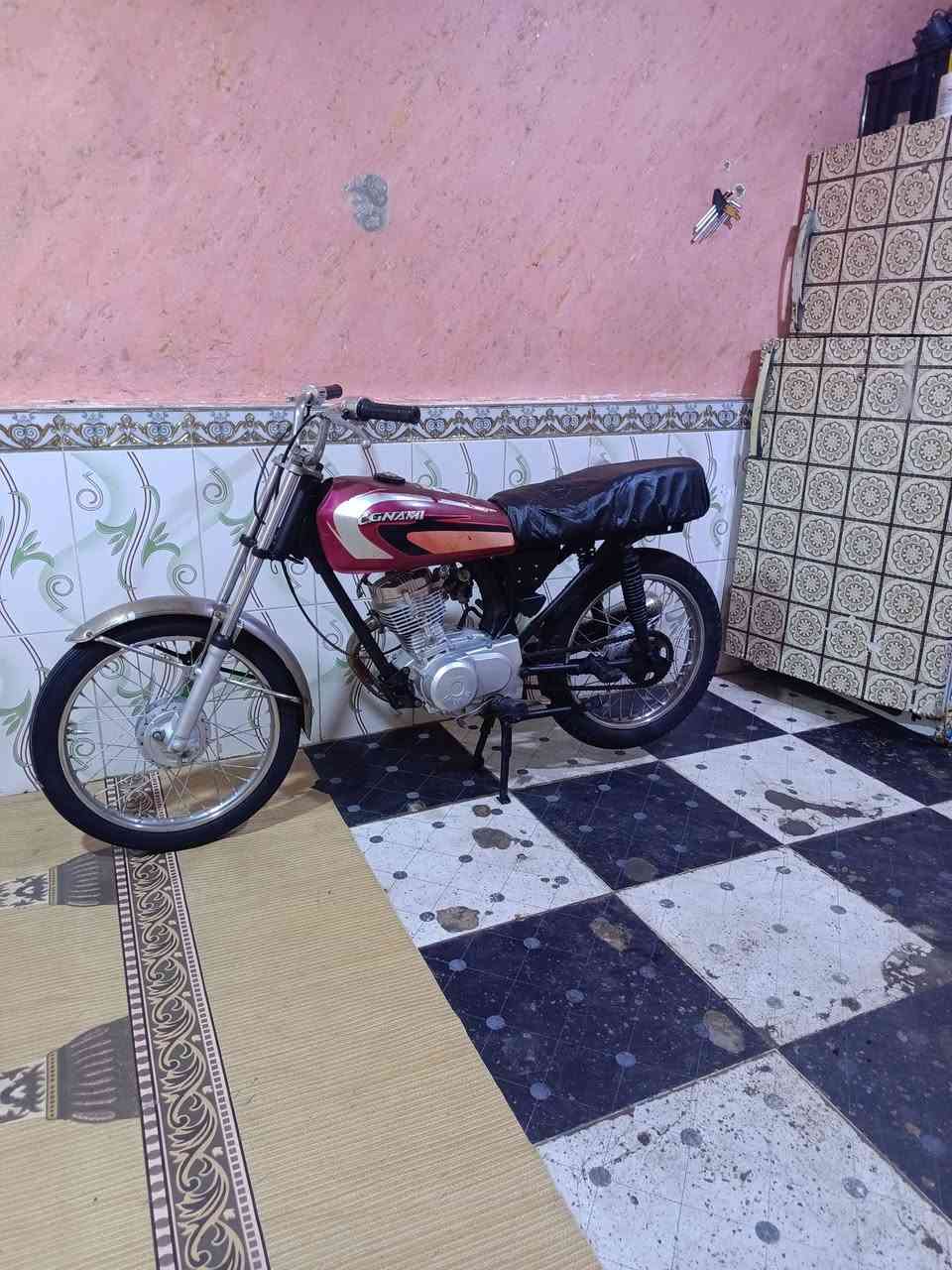 السلام عليكم دراجه للبيع نام ايراني ادوات مكاني بصره القبله سعر الدراجه 350 وبيها مجال ***********
