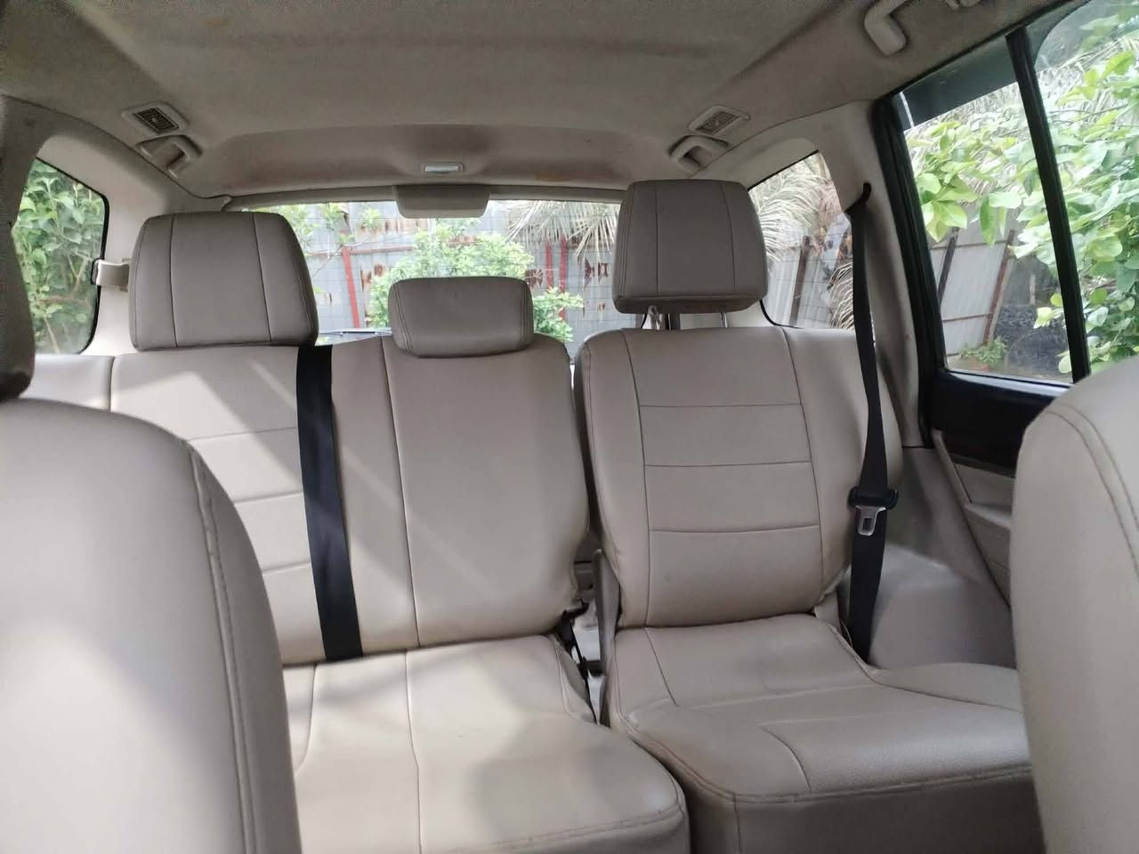 السلام عليكم للبيع باجيرو فول مواصفات موديل 2010 حبتور كفاله عامه ماعده الجاملغ الخلفي السياره بسمي رقم انكليزي رقم بغداد حداديه جديده مكينه 3500
السياره كله شغاله من كهربائيات من تبريد ومواصفاته معروفه 
سعره 135 وبيه مجال رقم الهاتف ***********
